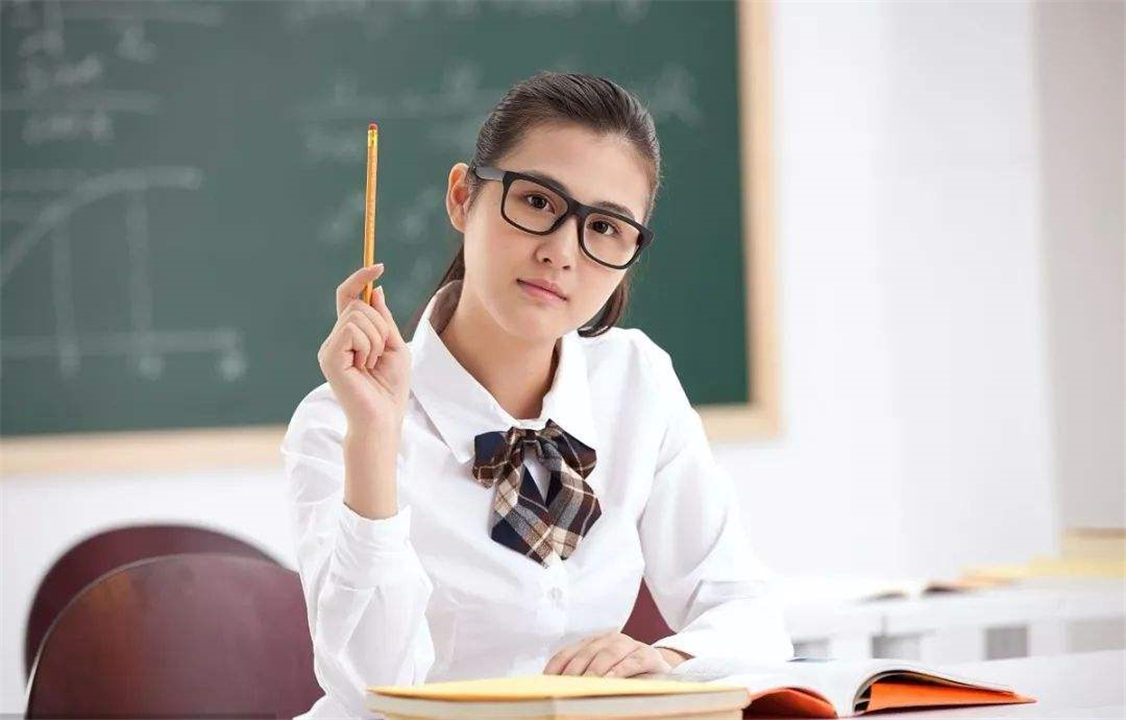 写作业就犯困的小男孩怎么治愈,写作业拖拉磨叽厌学是心理问题吗