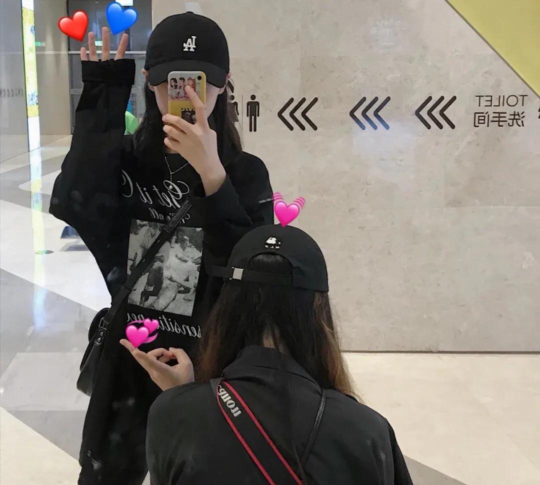 中性风酷帅棒球帽穿搭,秋冬杏色棒球帽穿搭