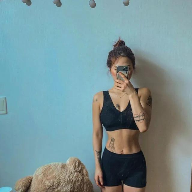 爱纹身的小姐姐,喜欢有纹身的小姐姐