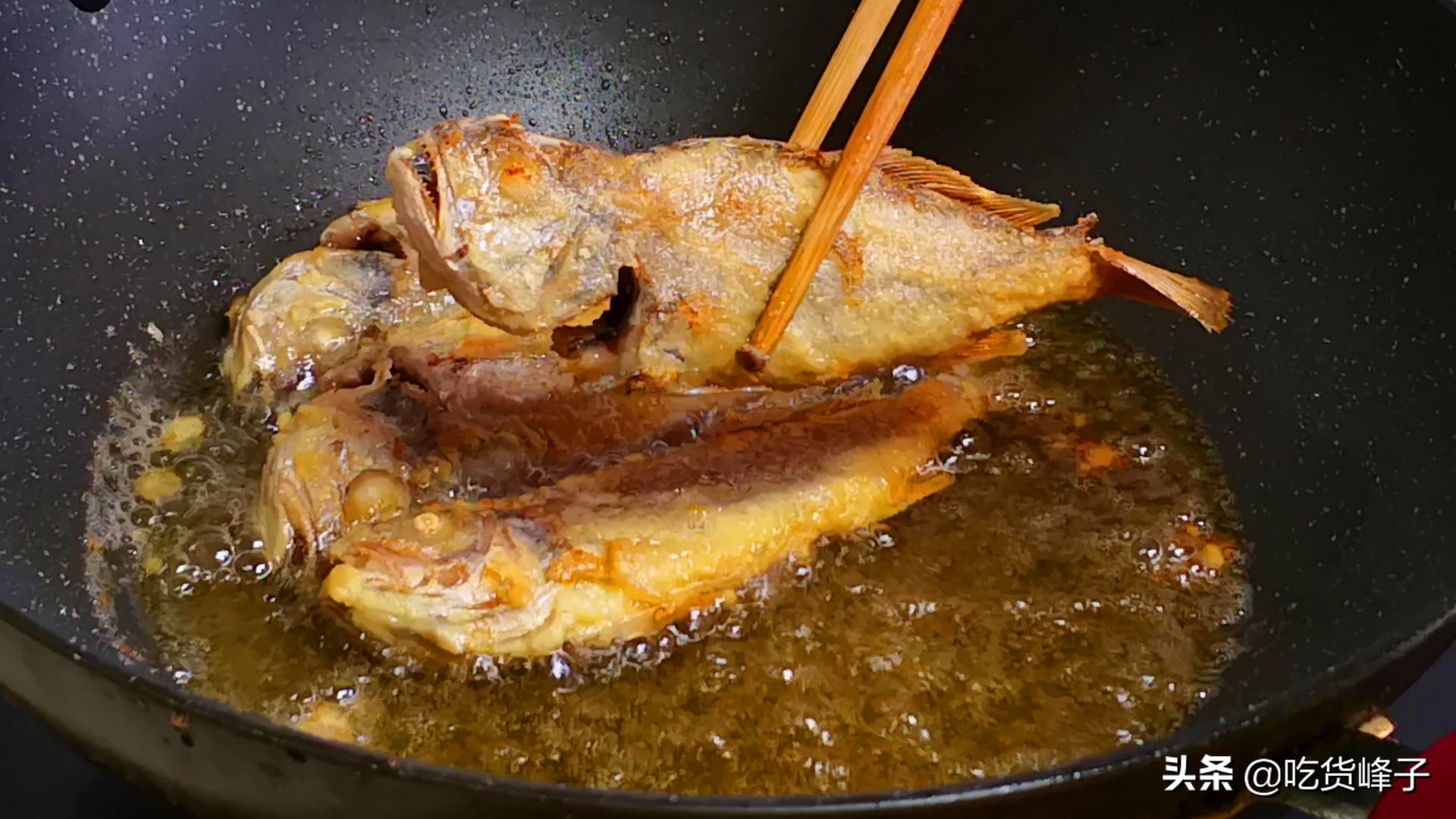炸鱼不粘锅不破皮的正确做法,炸鱼怎么样才能不粘锅皮子不烂