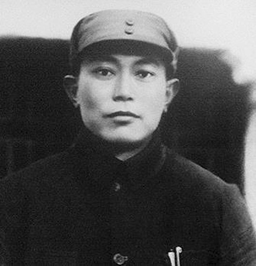 红安县出了8位上将，但地位最高的两人反而没有军衔，官至正国级