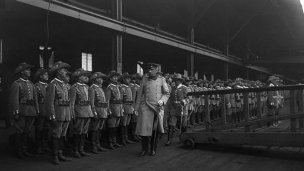 出身军旅世家,受*毛老**奇亲传,德意志帝国军事奇才施里芬伯爵