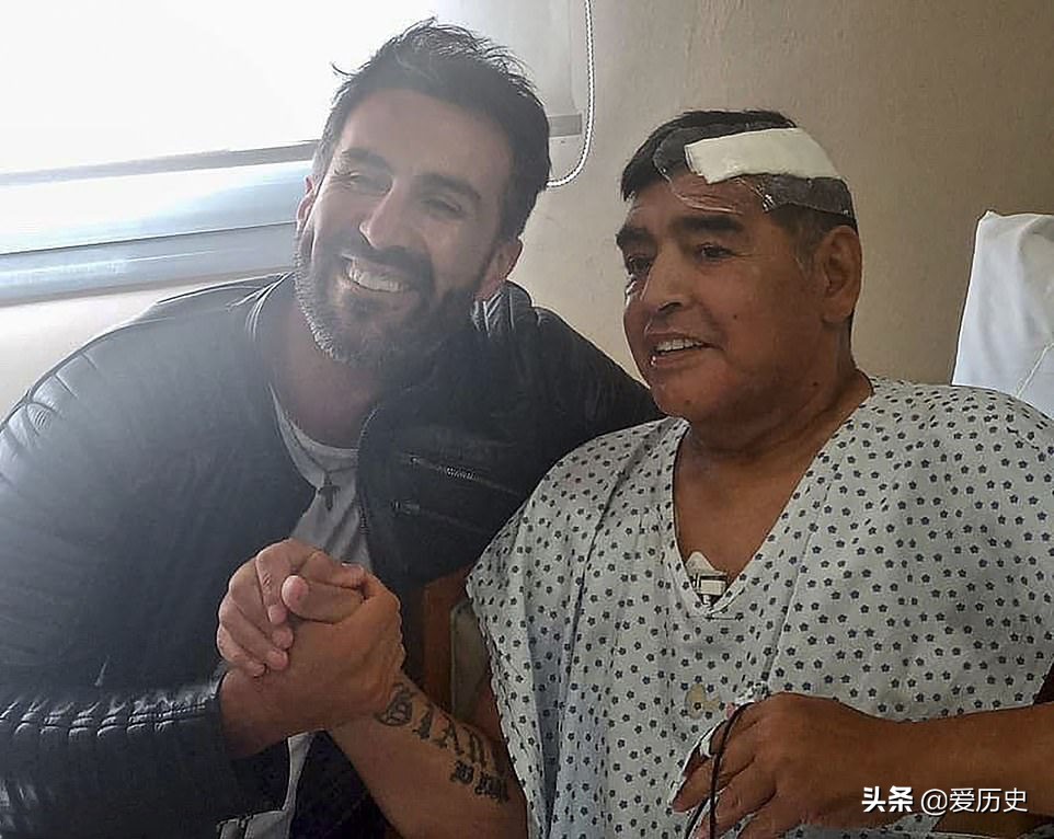 马拉多纳在看台上咆哮,马拉多纳最后一次回球场