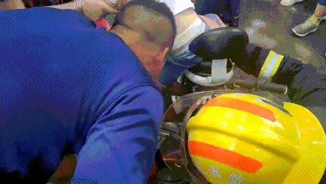 小孩脚被车轮夹破了怎么办,小孩不小心把脚卷入轮胎里