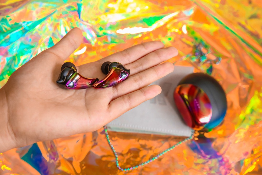 耳机也能入驻潮流圈?ROttKRON乐旷多晶锆宝石耳饰耳机来袭