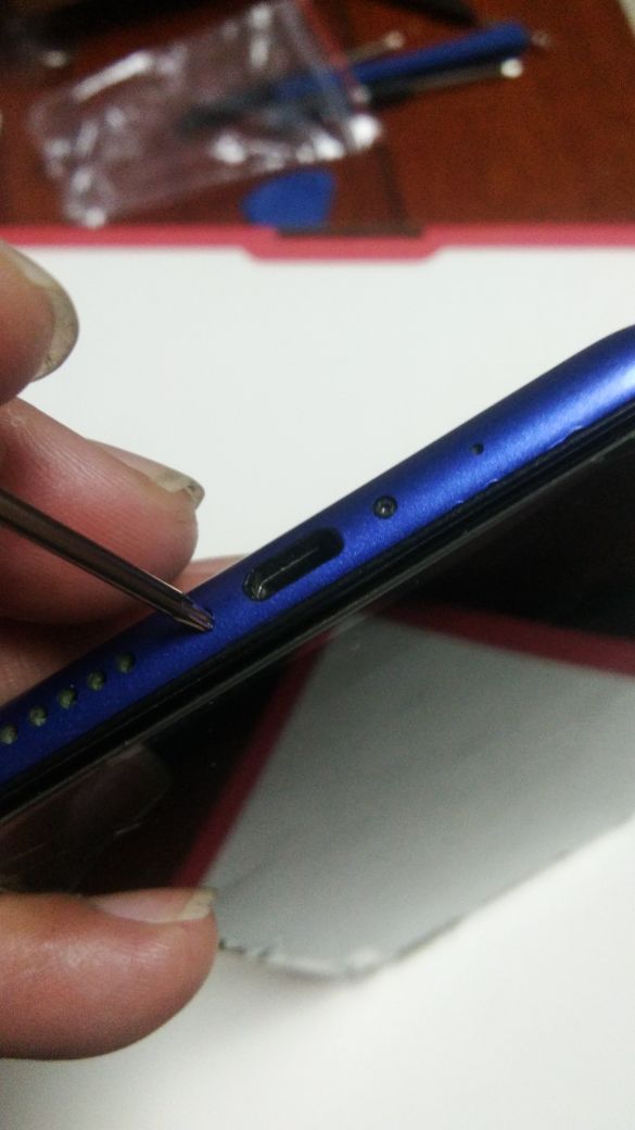 手机换电池维修小技巧视频,手把手教换手机电池