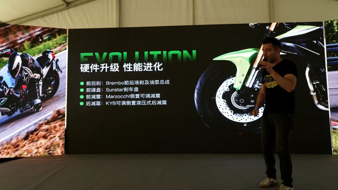 贝纳利tornado302跟飓风302r,新款贝纳利302r5秒破百