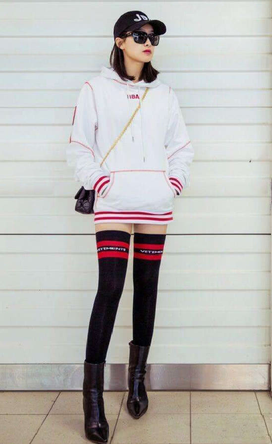 杨超越李圣经,杨超越袜子怎么样