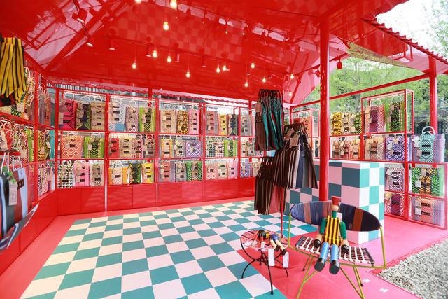 MARNIMARKETCAFÉ成都精彩亮相携手星巴克打造摩登夏日美学