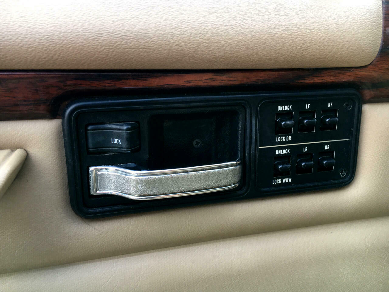 都说修不好的切诺基，那是你没开过原装的，国产后北汽把他给毁了