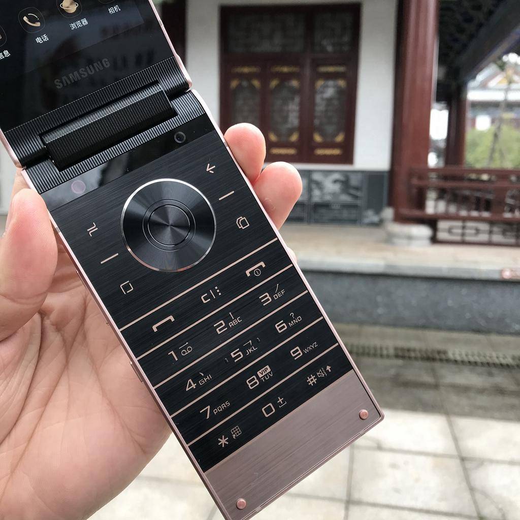 三星w2019这个手机怎么样,三星w2019哪个手机最好