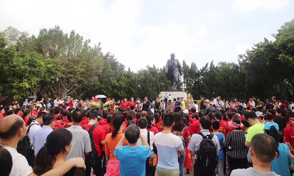 巨邦清明献花丨人间四月无心芳菲，上山看总设计师改革大步豪迈