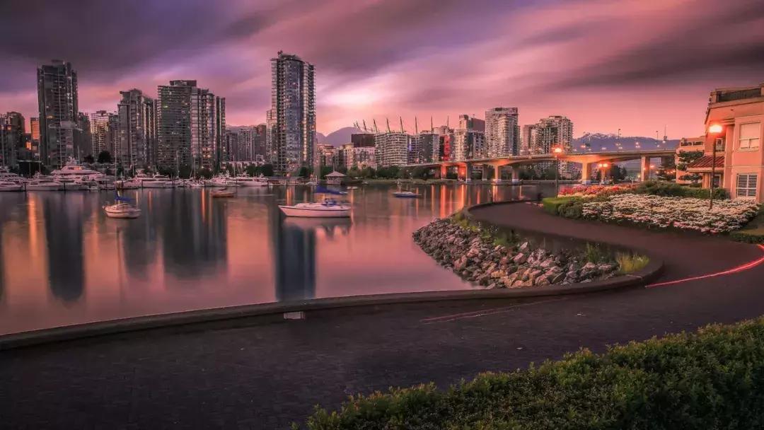 房地产将来的趋势房价会大跌吗,房地产萎缩之后房价会怎样