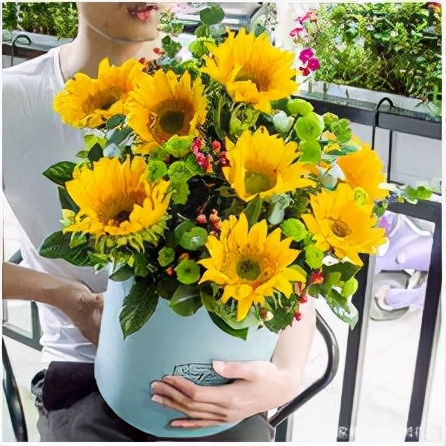 教师节给老师送什么花比较合适,教师节送花是每个老师都送吗