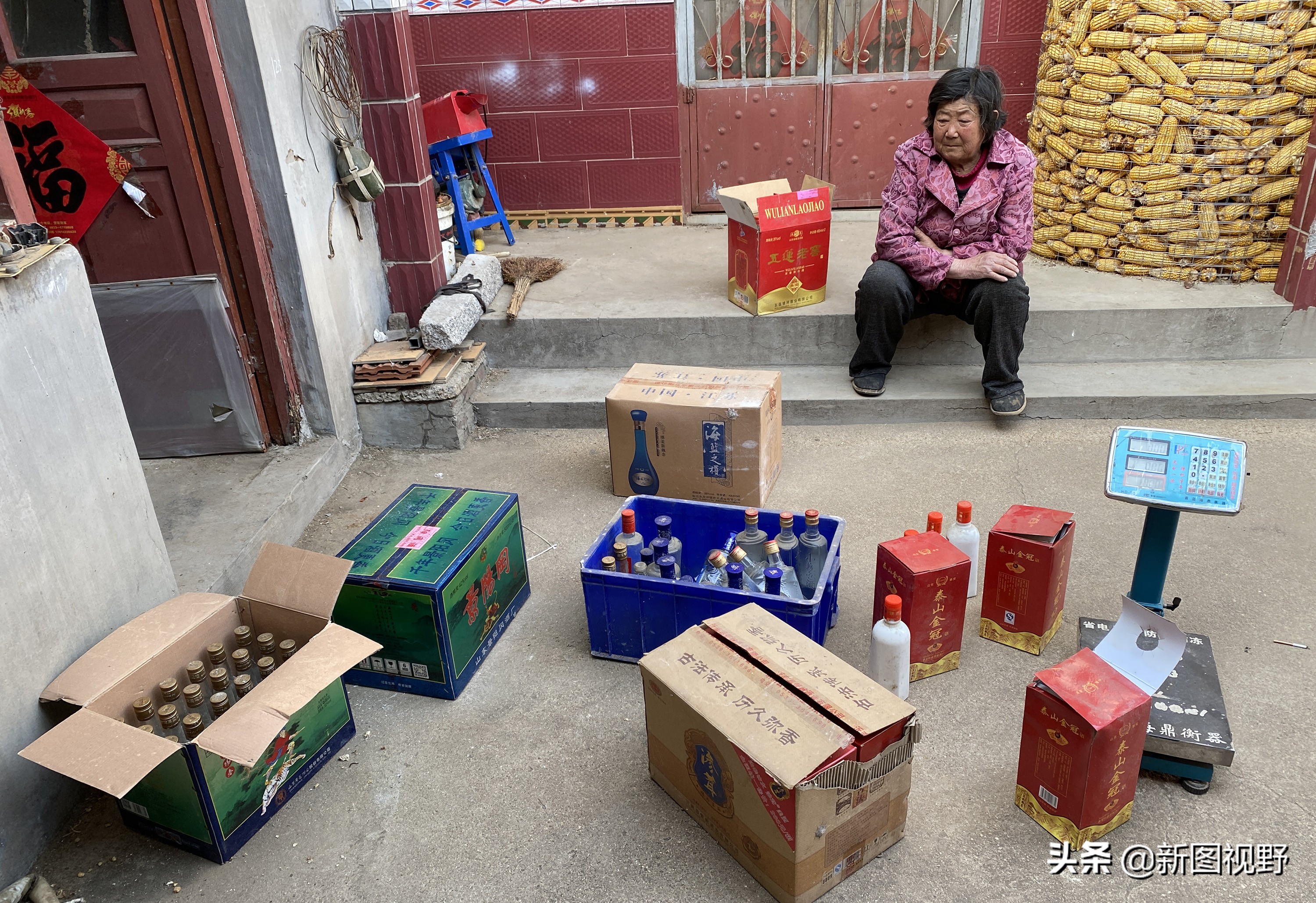 山村游玩,200元买大爷两箱“老酒”,帮我鉴定下是否中奖了