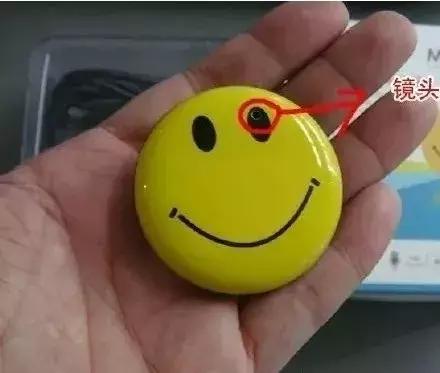 女孩们,小心你们裙底的镜头