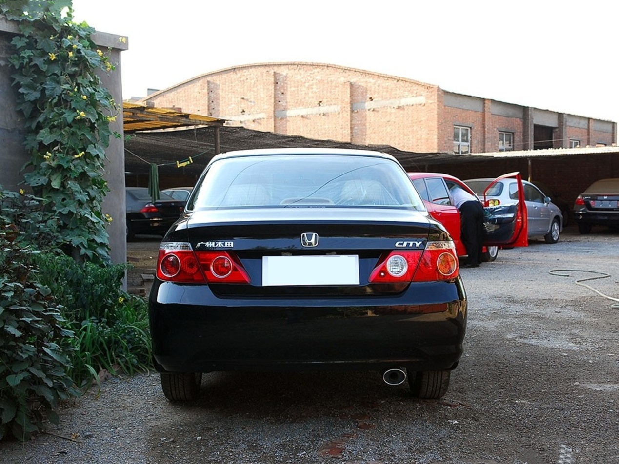 三厢飞度值得入手吗,1万2万多的飞度值得买吗