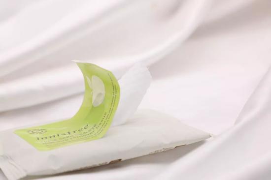 卸妆巾评测|月销20万+的花西子表现如何？