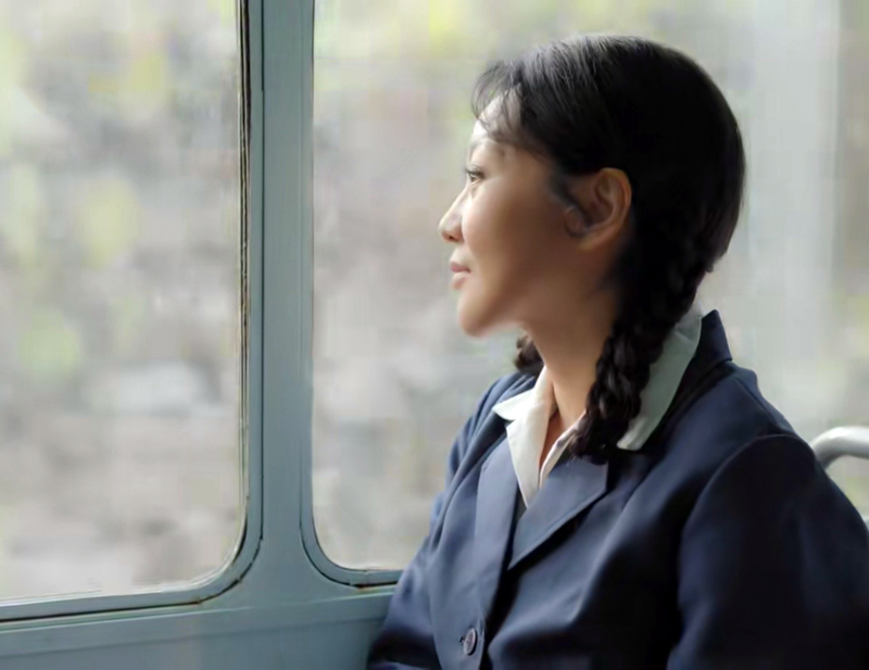 闫妮面部表情僵硬说话阴阳怪气,少年派闫妮面部怎么僵硬呢