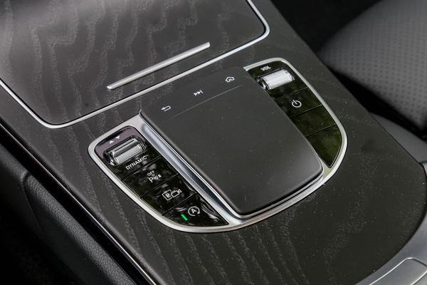 奔驰c200点评,奔驰c200内饰后座图片