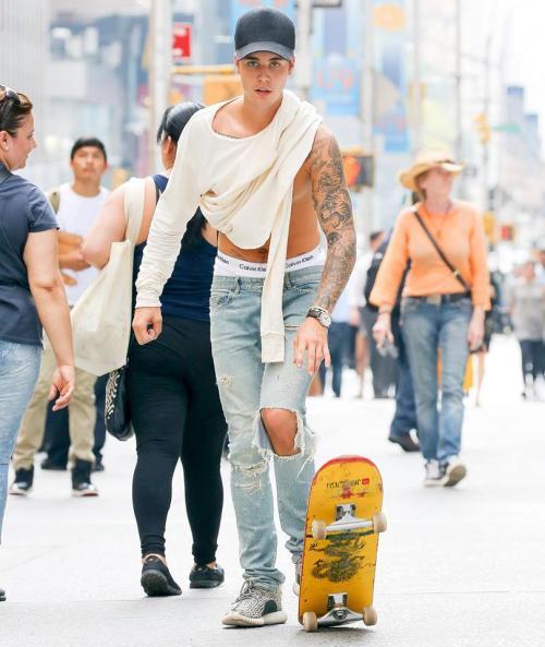 Yeezy350V3实物图赏：新的潮流风向？