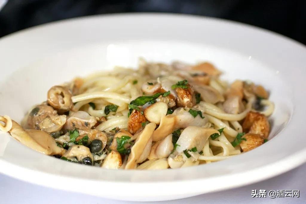 意面加白葡萄酒的作用,吃意面配葡萄酒