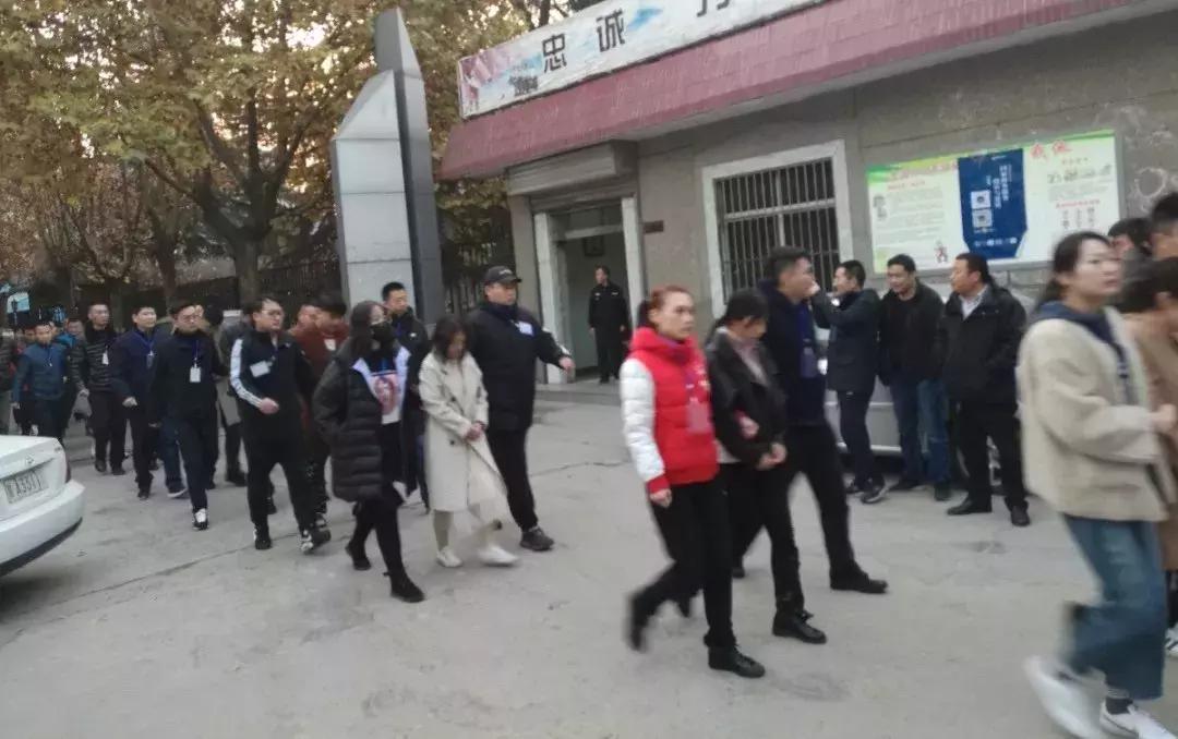 冒用网红照片扮成功人士，虚构投资项目诈骗3000余万元邳州破获特大网络诈骗案