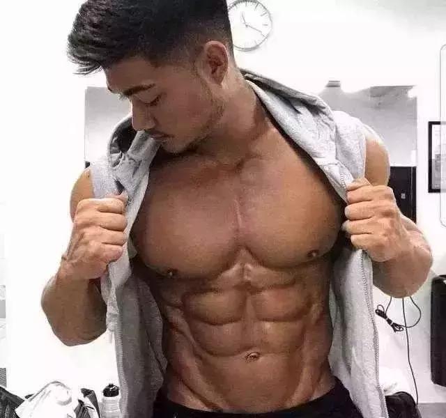 胸肌的四种胸型,男生方形胸肌和八字胸对比