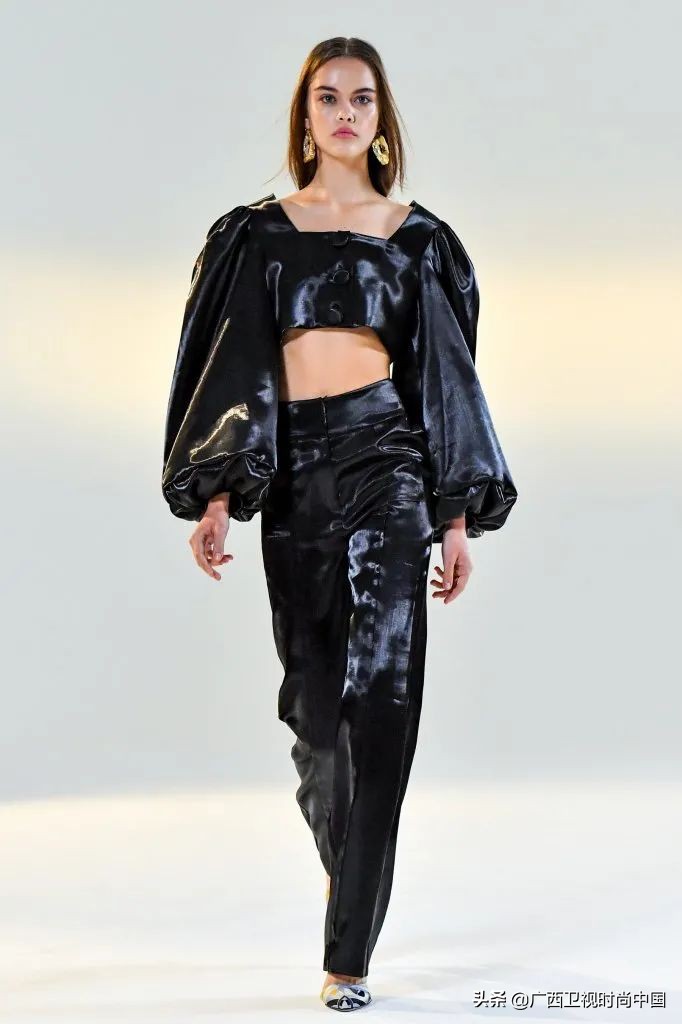 穿搭高级感冷淡风职场,冷酷风穿搭职场