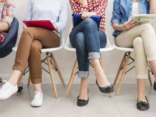 跷二郎腿拉伤臀部右上侧,跷二郎腿会损伤睾丸么