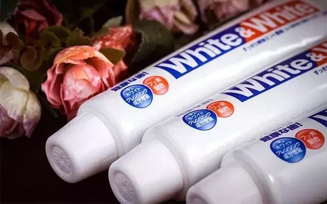 牙黄被吐槽？狮王Whitewhite美白牙膏让你开心露齿笑