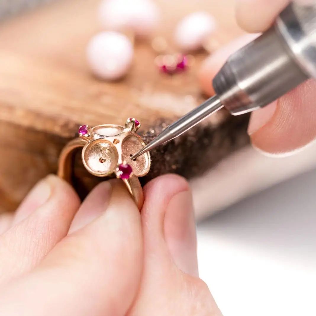 天性“不可再生”的高级珠宝,正在努力化身环保新贵