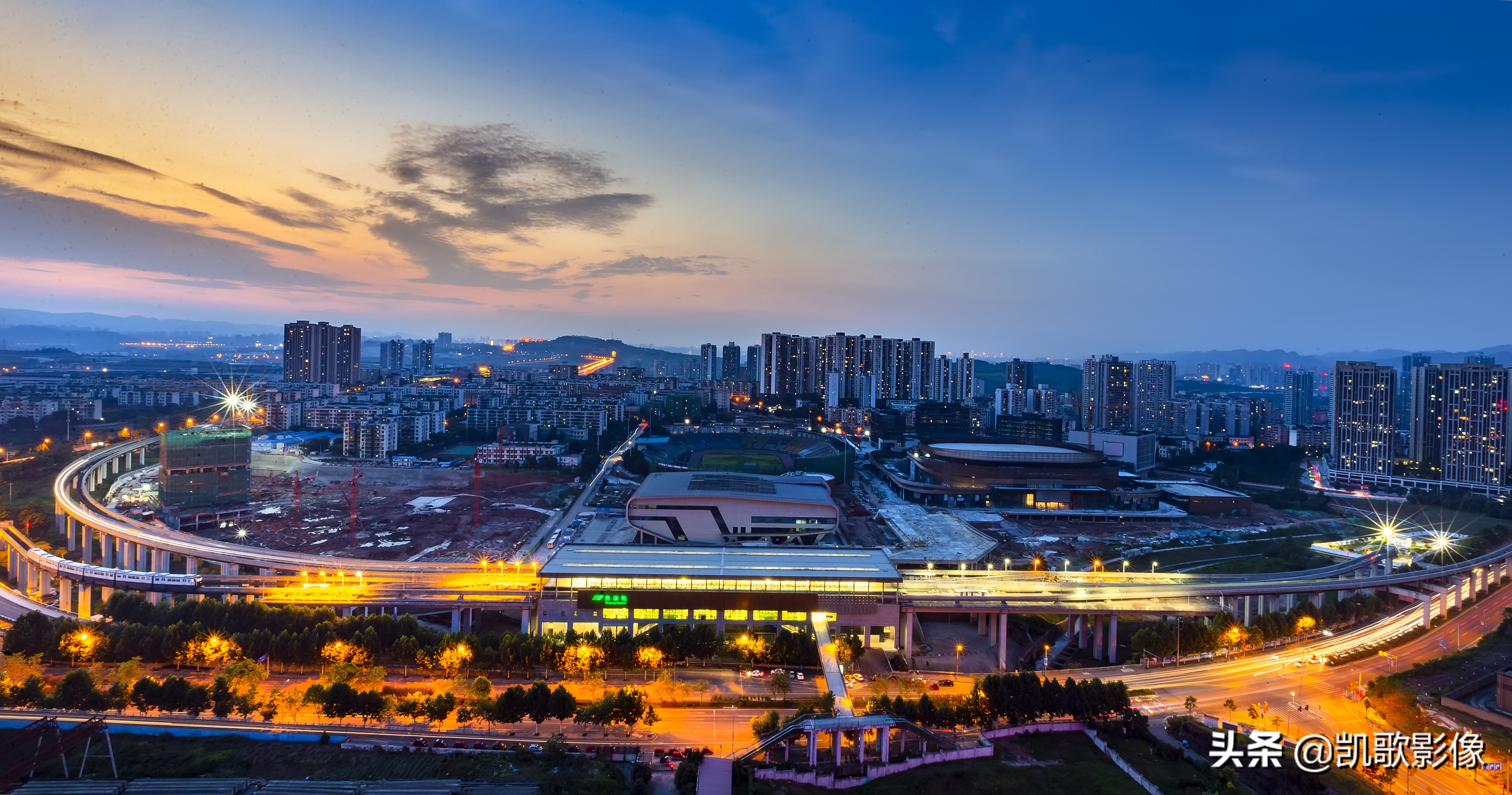 云篆风清.天然雕饰.巍巍云篆山涛涛长江水流传千年古巴渝风光静美
