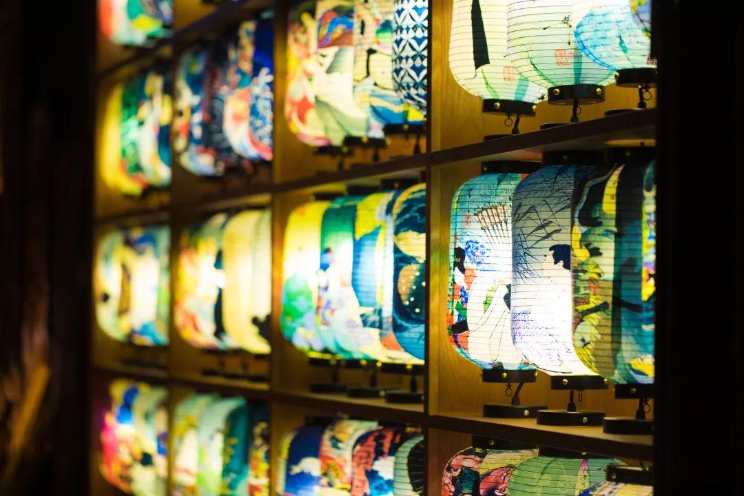 日式酒场大哥大出来营业了，凌晨3点还被小仙女围观