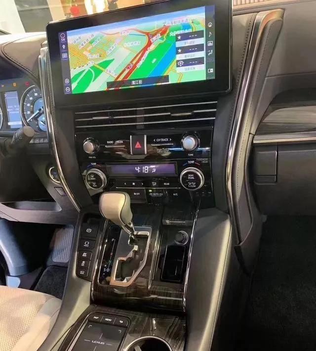 雷克萨斯LM1月上市,入门配置比埃尔法顶配还高,售价或超百万