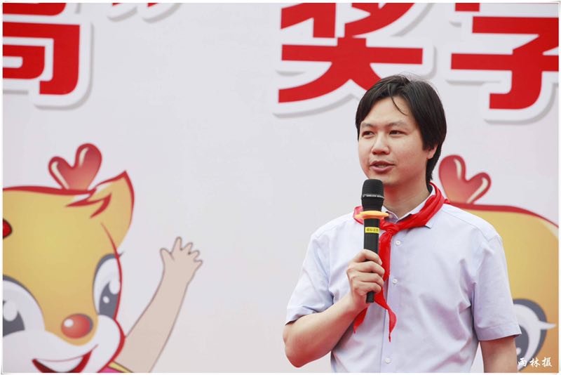 个推CEO*毅方**：不忘恩师，携校友设“崇高”奖学金