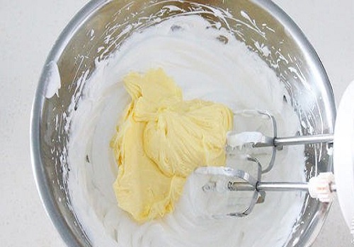 在家里正确制作奶油的方法,没有淡奶油在家怎么制作奶油