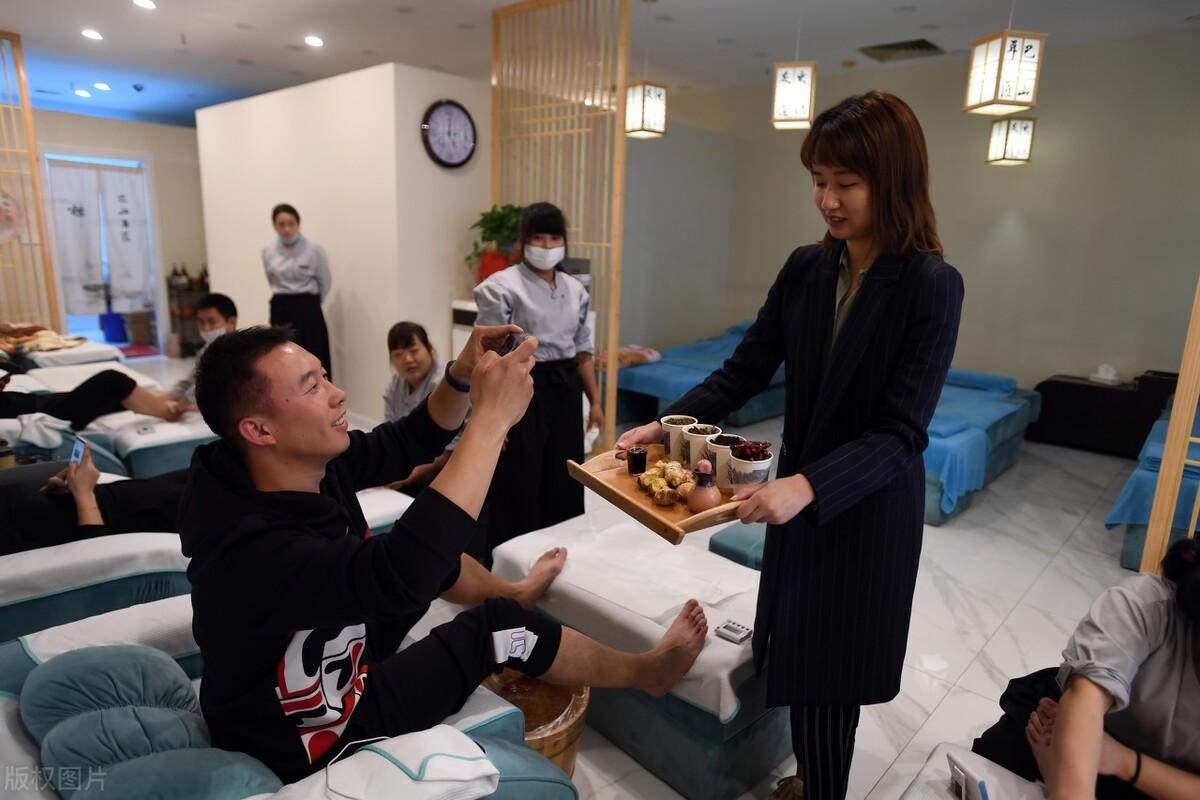河南老板开养生馆，足疗免费做还能年赚160万？这老板套路太深了