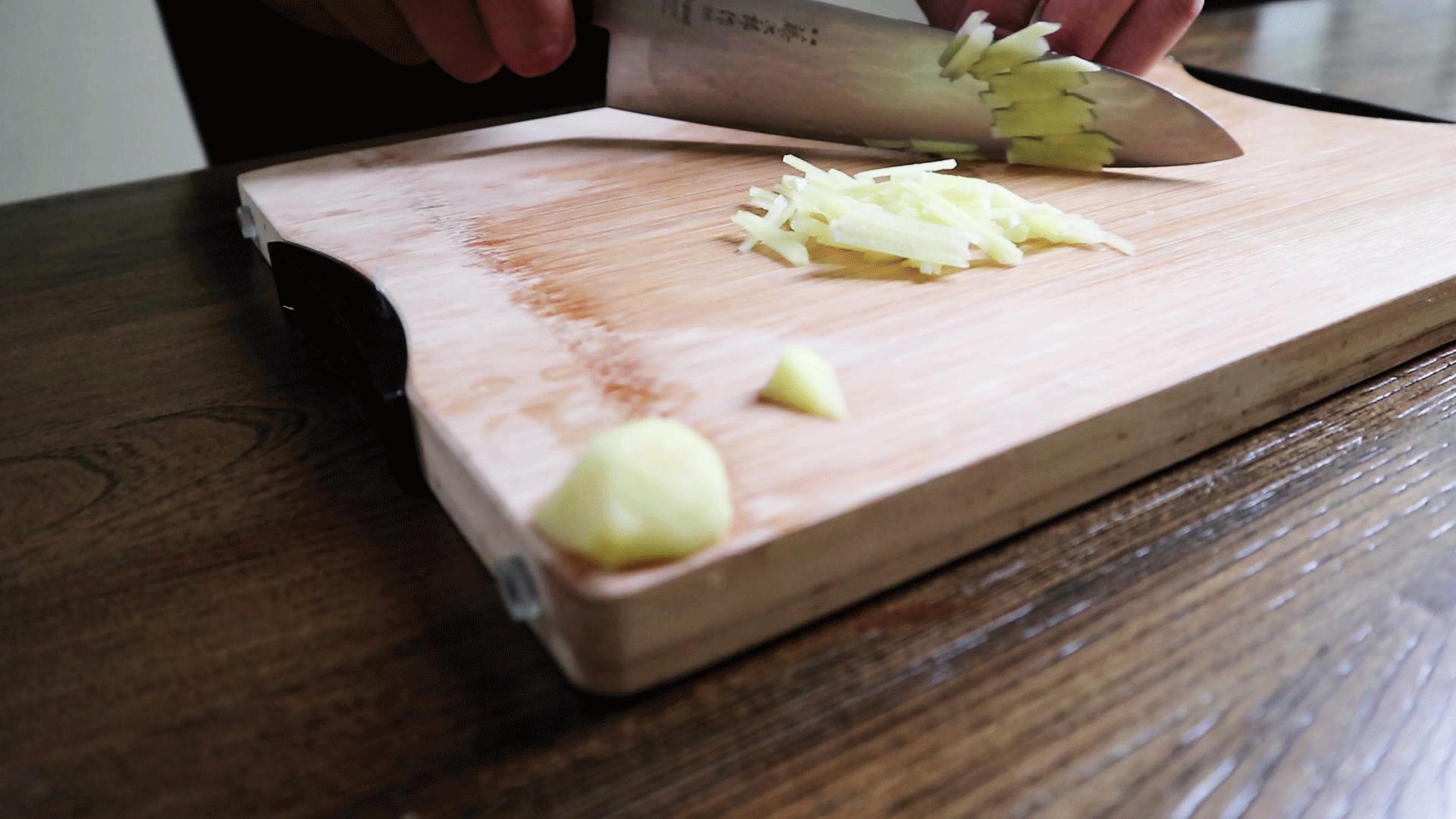 红烧带鱼怎么做简单好吃不粘锅,红烧带鱼煎鱼不粘锅的正确方法