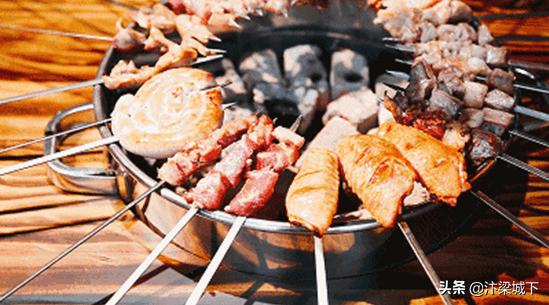 汴梁名企|“中式炭火烤肉”火了!梁山烤肉引领主题烤肉新风潮