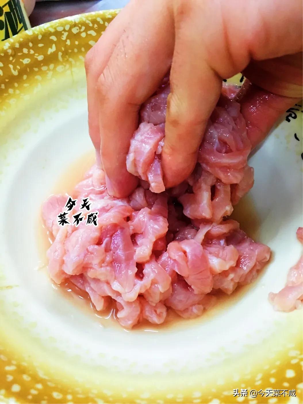 厨师长教你鸡肉、猪肉、牛肉的上浆秘籍，炒啥肉都鲜嫩爽滑还多汁