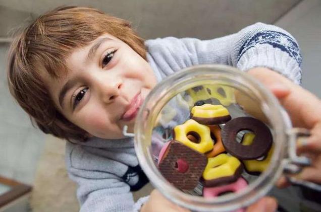 小小年纪就蛀牙是什么原因,小小的蛀牙