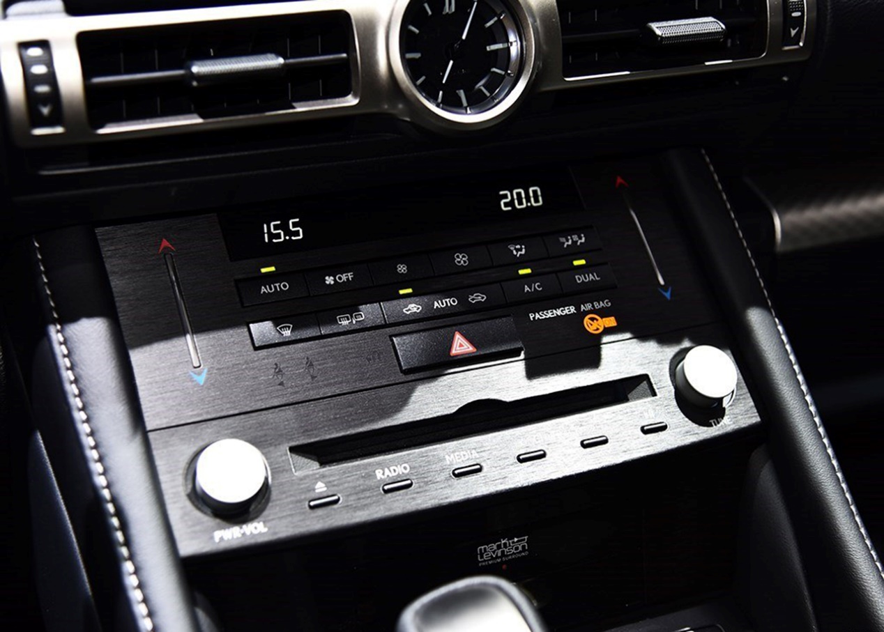 45.5万起新款雷克萨斯RC，加强运动版需要50.6万，值不值？