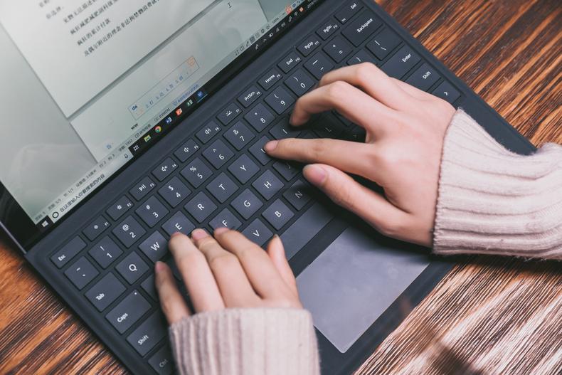 微软surfacepro6可以安装win11,微软surfacepro6可以玩游戏吗