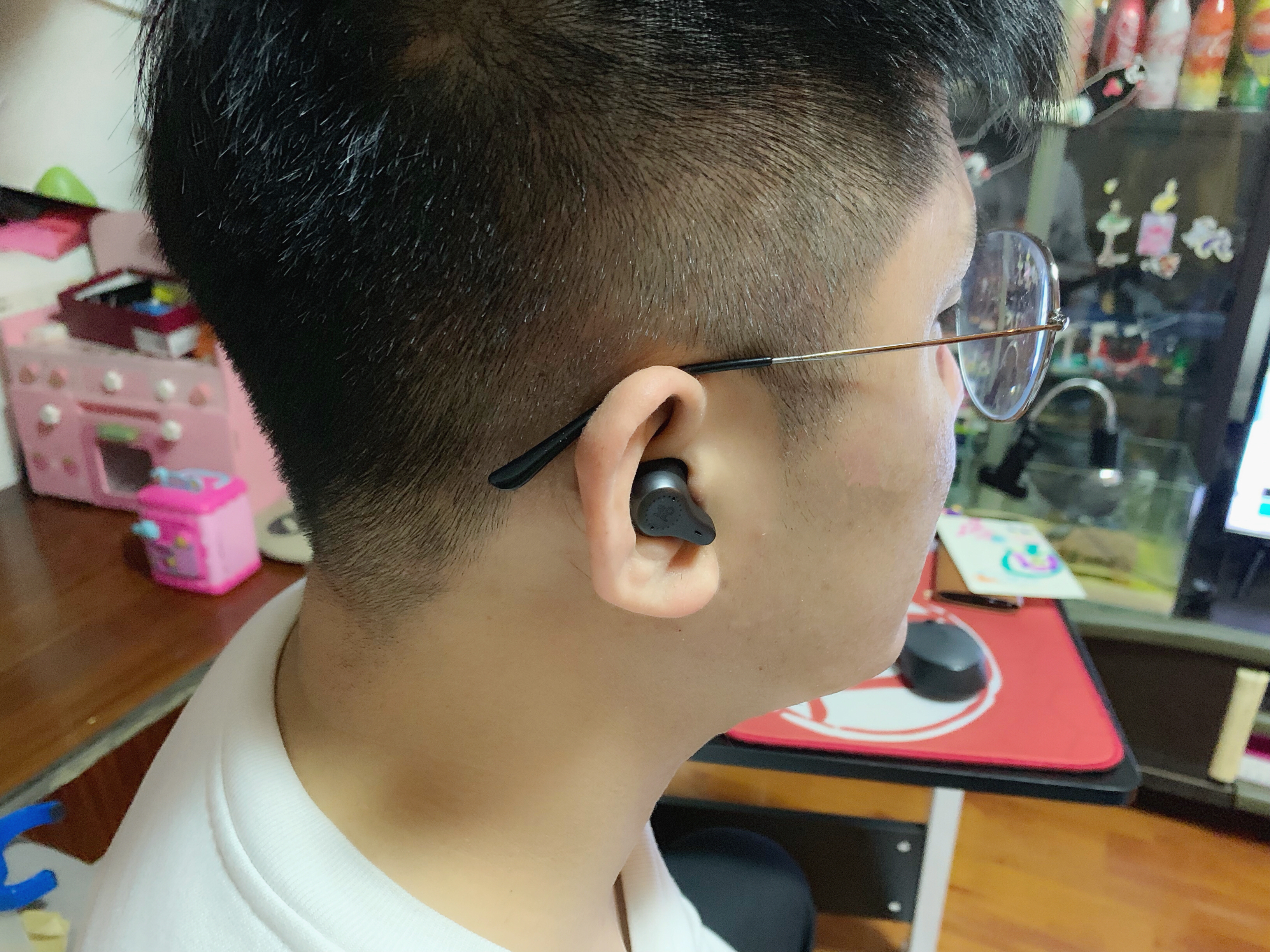 抗30km/h风噪是亮点，日常使用无压力。体验mifoO7蓝牙耳机