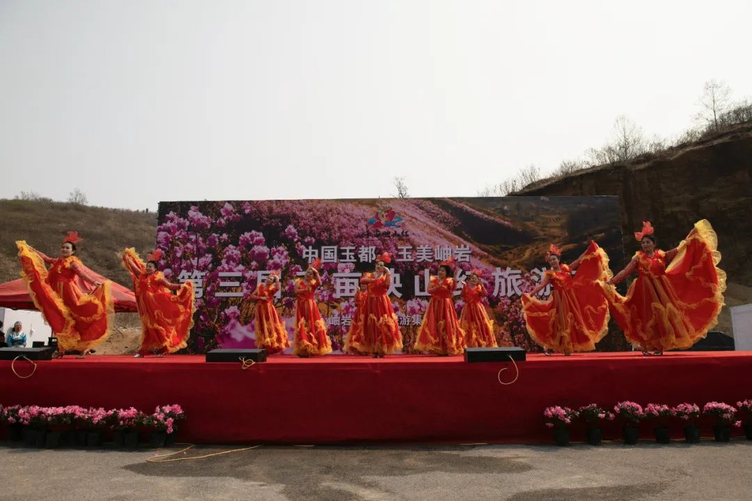 中国玉都岫岩映山红景区,岫岩黄岭子千亩映山红景区等你来