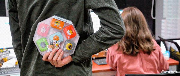 遇到一个喜欢的同事怎么办,提问喜欢的人的问题