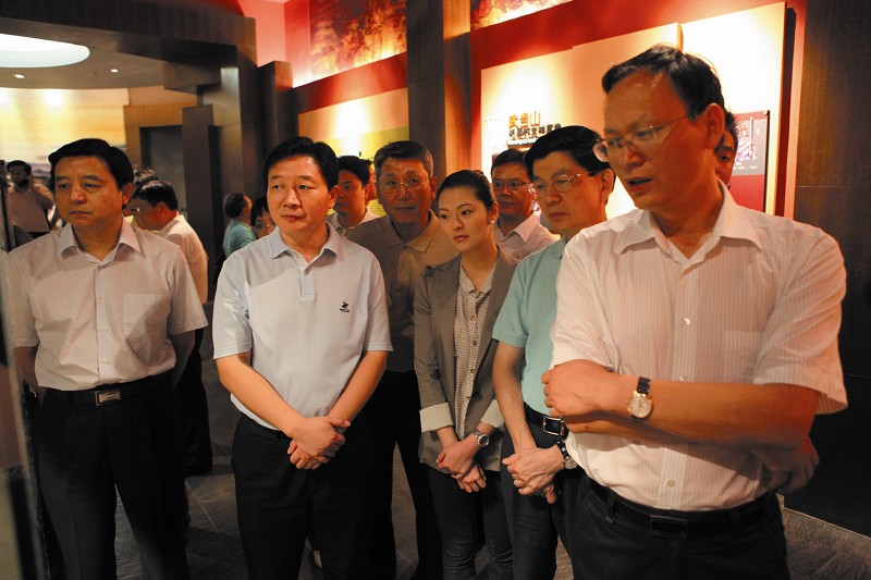 广东省梅州市女企业家,梅州最年轻的女富豪