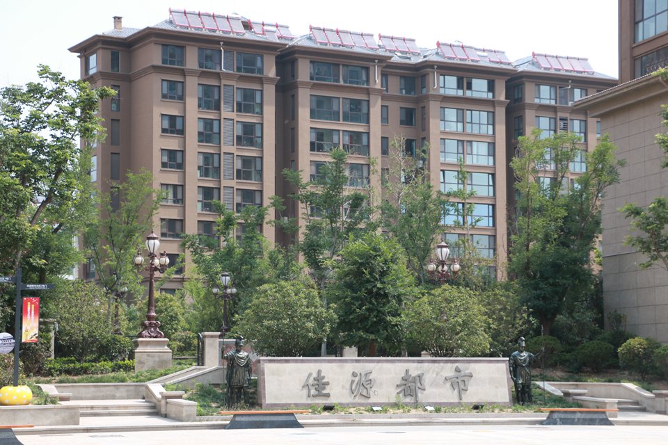 “渣渣墙”用钥匙就能抠出洞!青岛即墨正大·佳源都市弄啥咧