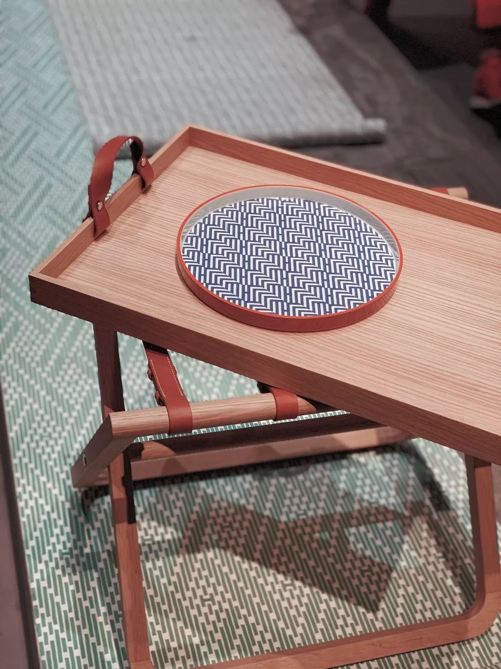 30万的屏风,86万的桌子,当Gucci、爱马仕、LV卖起了家居